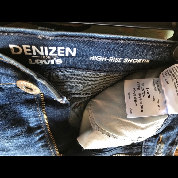 Levis High-Rise Shortie - Picture 3 of 3